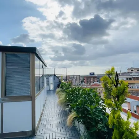 Tiny House Next To Metro A * Řím